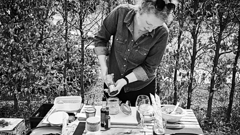 Koken in de tuin van Lennart