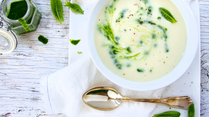 Aspergesoep met spinazie coulis