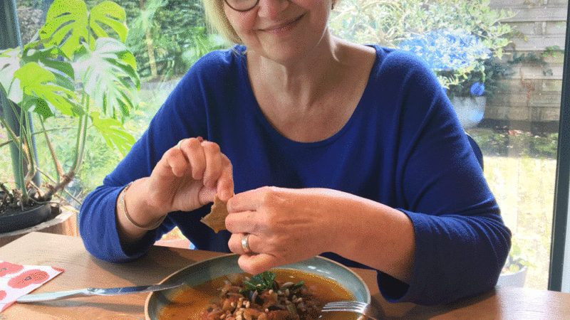 Aan tafel met een madam en de burgemeester.